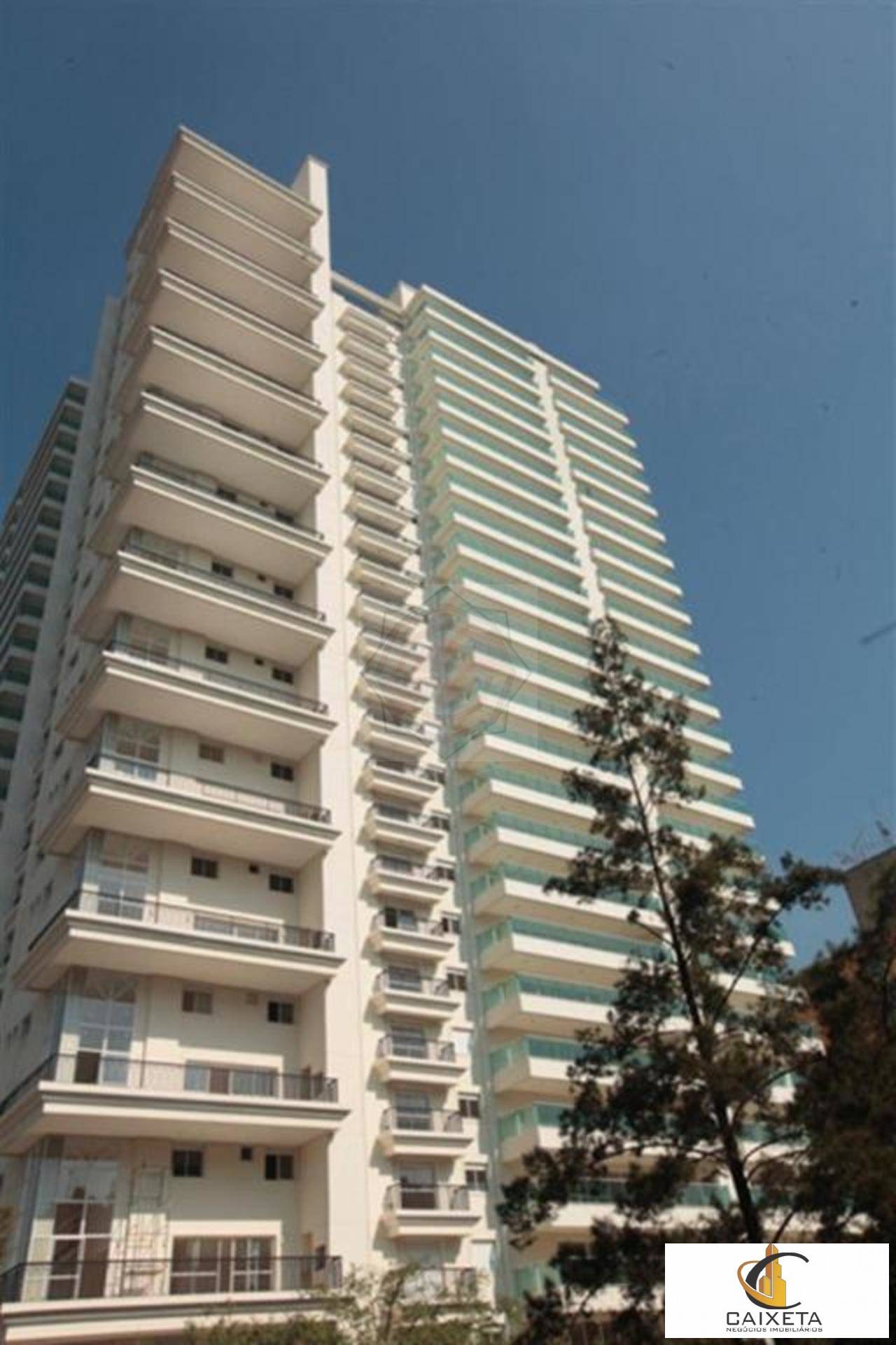 Apartamento à venda com 3 quartos, 270m² - Foto 2