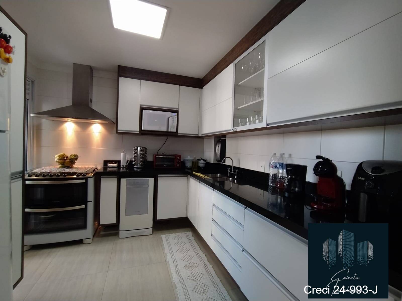 Apartamento à venda com 3 quartos, 155m² - Foto 1