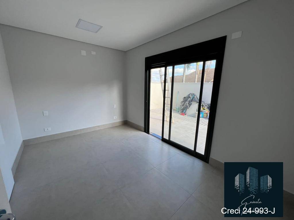 Casa de Condomínio à venda com 4 quartos, 200m² - Foto 2